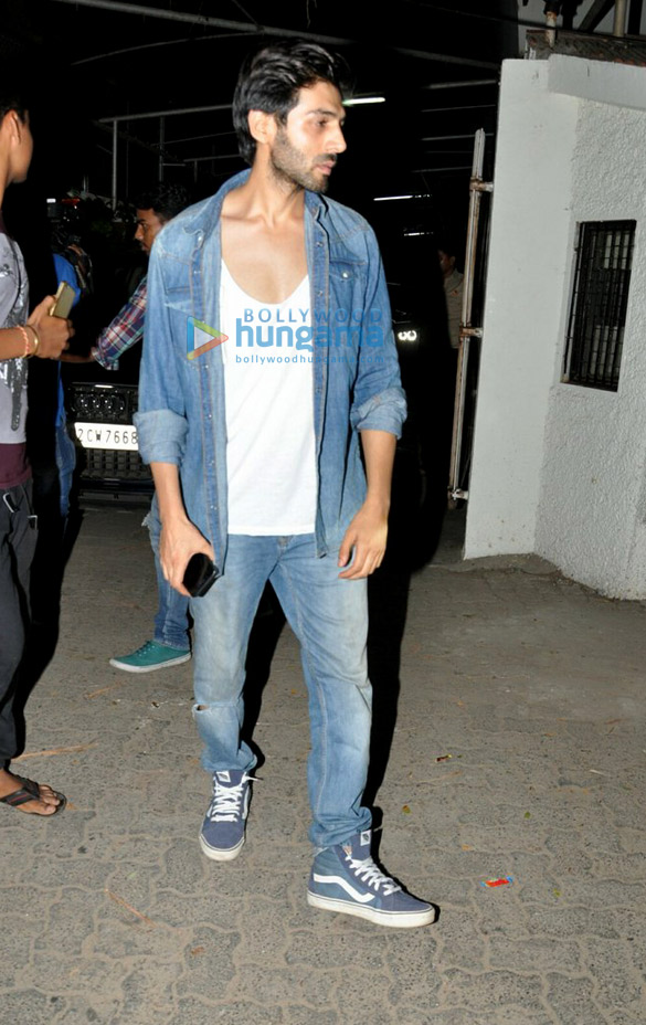 varun sonakshi jhanvi and others snapped at baywatch screening 5