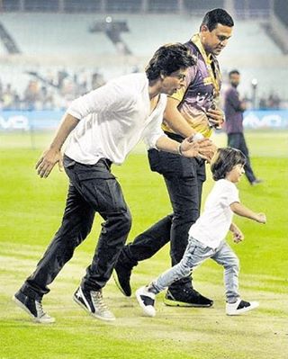 Watch Shah Rukh Khan and son AbRam Khan race post-Kolkata Knight Riders’ loss at Eden Gardens 3