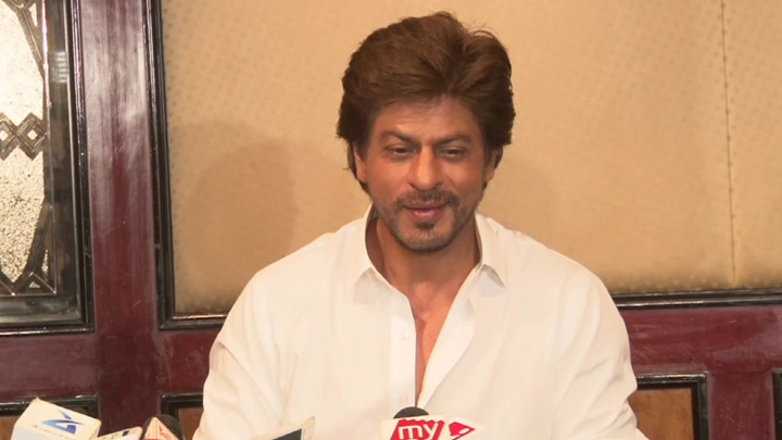Shah Rukh Khan’s FUNNY Reply On His Autobiography