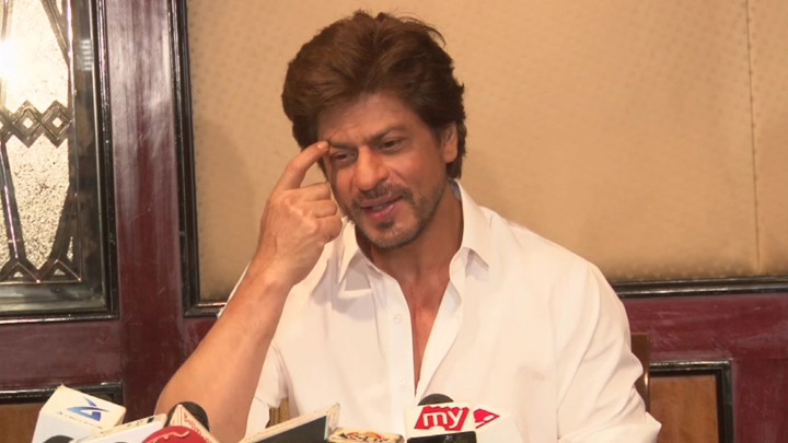 Shah Rukh Khan Has HILARIOUS Fun With A Reporter On EID Shah Rukh Khan Has HILARIOUS Fun With A Reporter On EID