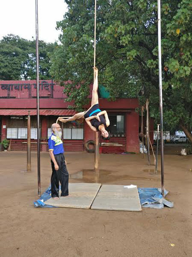 Adah-Sharma-displays-her-exceptional-‘Malkhamb’-skills-1