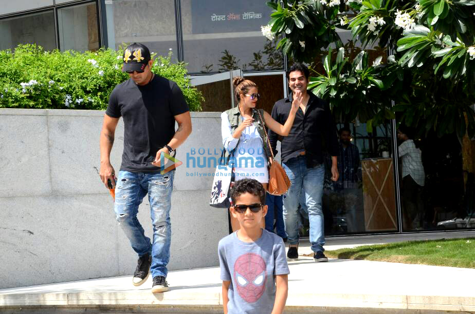 arbaazmalaikaamrita and family snapped post their lunch 8