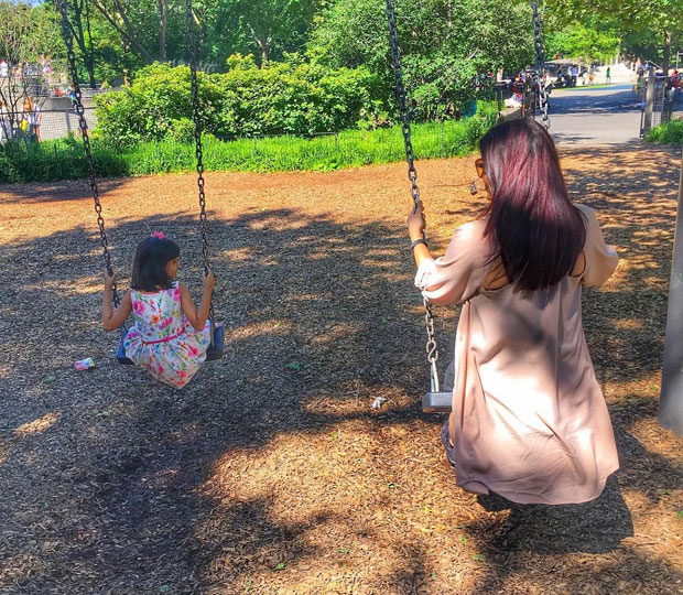 Check out Mommy-daughter Aishwarya Rai Bachchan and Aaradhya enjoy swinging in the park
