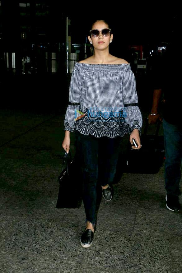 dhanush and mira rajput snapped at the airport 4