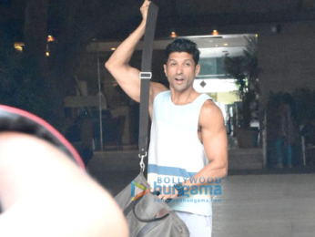 Farhan Akhtar snappped post his gym session in Bandra