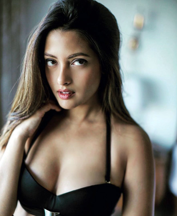Hot Riya Sen Sends Temperatures Soaring With Her Latest Picture Bollywood News Bollywood