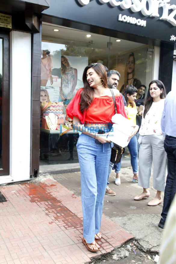 harshvardhan kapoor athiya shetty and others snapped post lunch at bastian 2