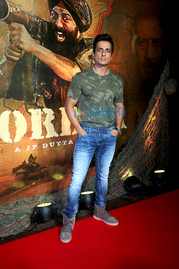 j p dutta celebrates 20 years of the movie border 11