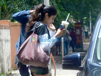 Jahnavi Kapoor snapped at the gym with a mystery guy as he hides from paparazzi