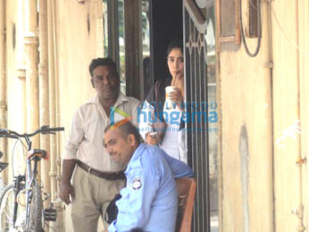 Jahnavi Kapoor snapped at the gym with a mystery guy as he hides from paparazzi