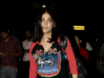 Karisma Kapoor, Shruti Haasan, Disha Patani and Nawazuddin Siddiqui snapped at the Mumbai airport