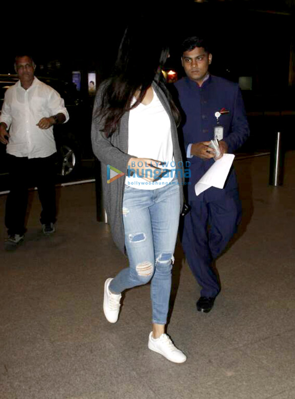 katrina kaif snapped leaving to shoot for thugs of hindustan in malta 5