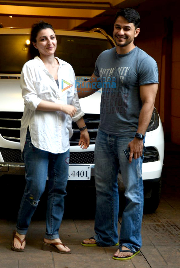 kunal and soha ali khan snapped in bandra 3