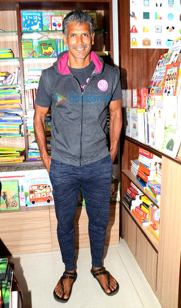 milind soman snapped at a book launch in bandra 4