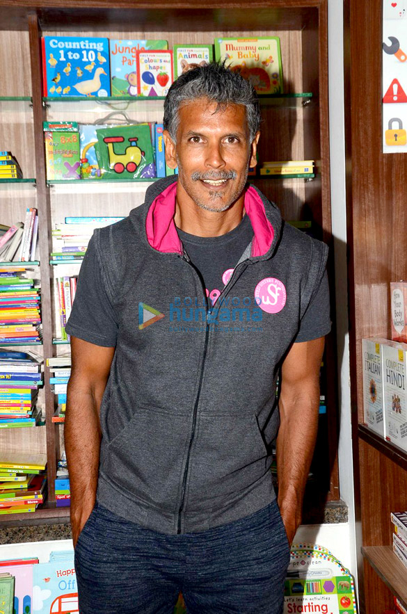 milind soman snapped at a book launch in bandra 6