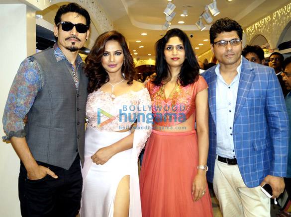 neetu chandra launches 11th store of libas riyaz and reshma gangji in delhi 5