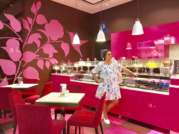 Pregnant Esha Deol was craving for sweets and this is where she landed