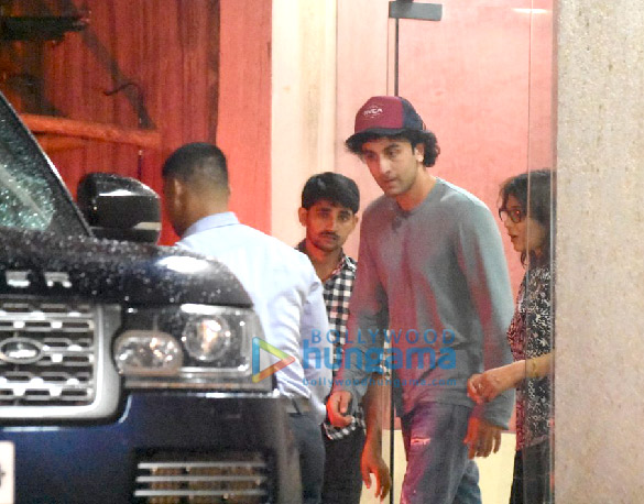 ranbir kapoor snapped in bandra 3