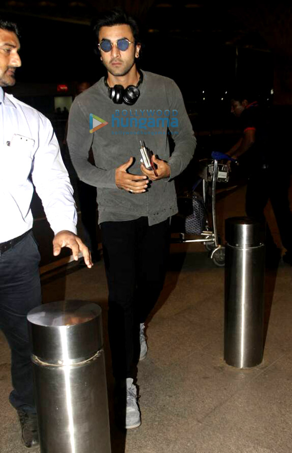 Ranbir Kapoor, Sushant Singh Rajput, Kriti Sanon and others snapped at the airport Ranbir Kapoor, Sushant Singh Rajput, Kriti Sanon and others snapped at the airport