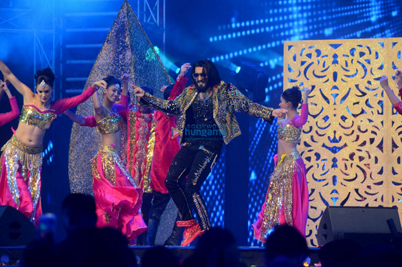 Ranveer Singh and Jacqueline Fernandez snapped at Vivek Kothari and Dimpal’s sangeet ceremony