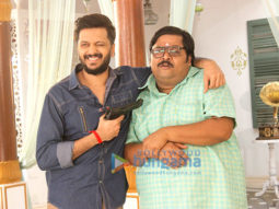 Riteish Deshmukh snapped promoting ‘Bank Chor’ on the sets of Chidiya Ghar