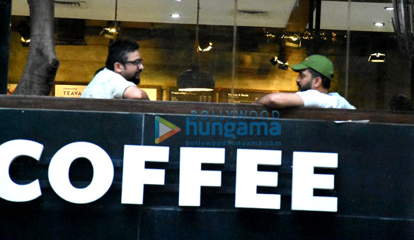 ritiesh enjoys a coffee session with close friends 1