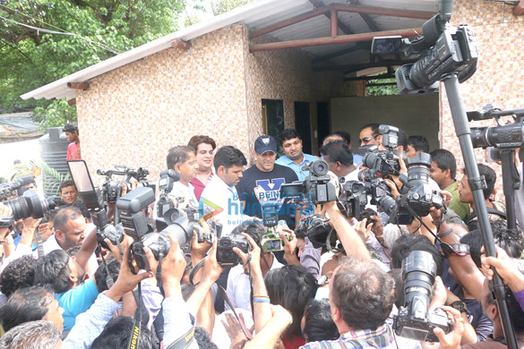 salman khan bmc chief ajoy mehta shekhar tolani join hands to make mumbai open defecation free 3 2