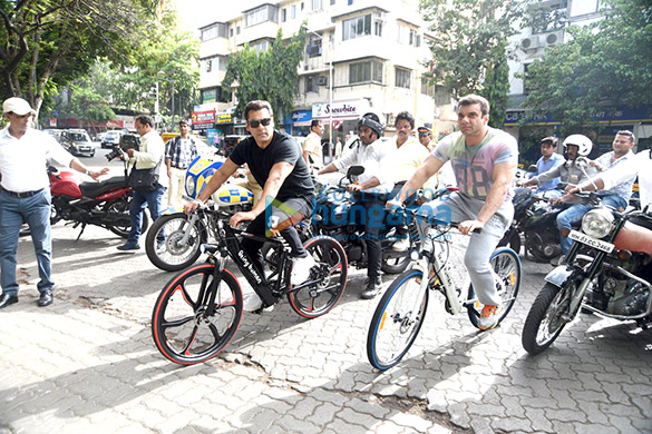 salman khan and sohail khan launch being human e cycle in mumbai 1
