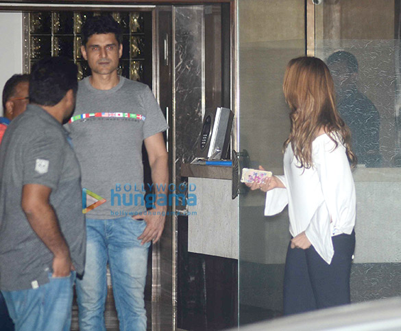 salman khan and family celebrate the being human cycle launch at arpitas house 6