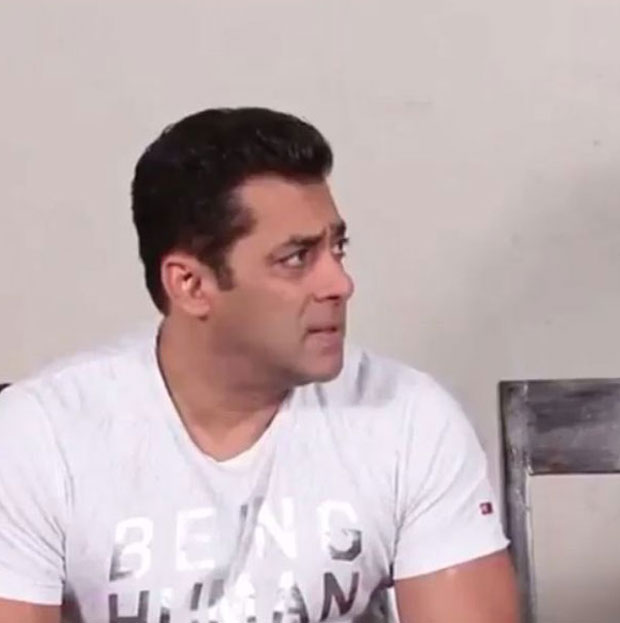 Salman Khan likes to hum songs during his free time and here’s the proof features