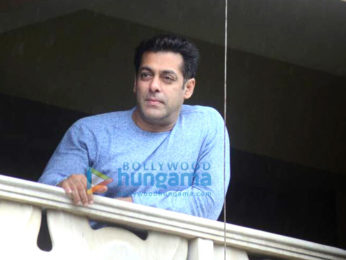 Salman Khan wishes all his fans Eid Mubarak from his home in Bandra