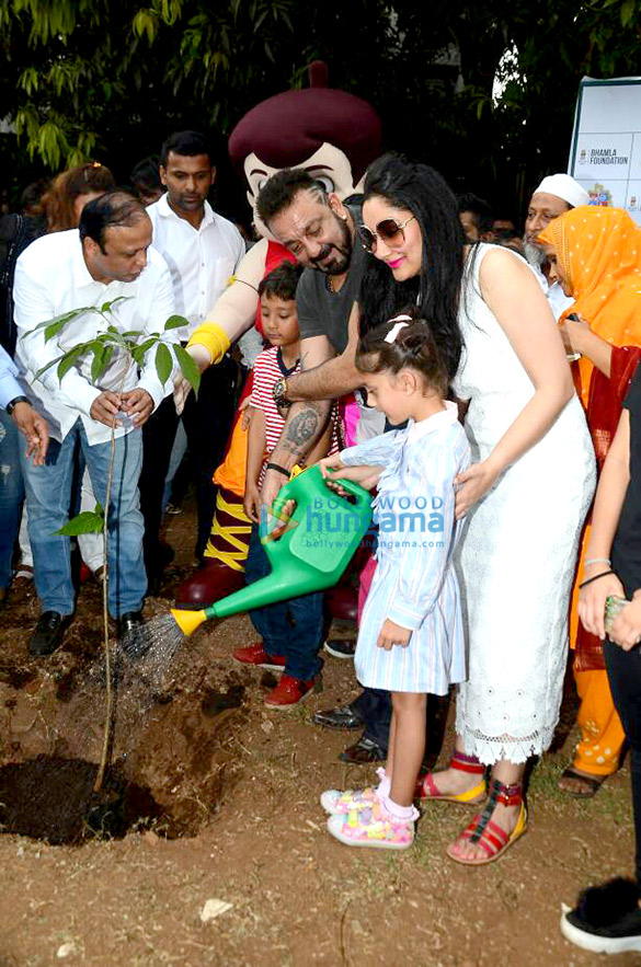 sanjay dutt graces the tree plantation drive by asif bhamla foundation 5