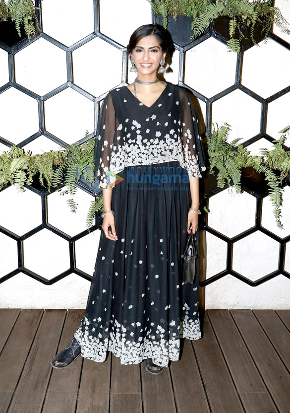 shah rukh khan alia bhatt sonam kapoor jacqueline fernandez and others at arth lounge opening bash 3