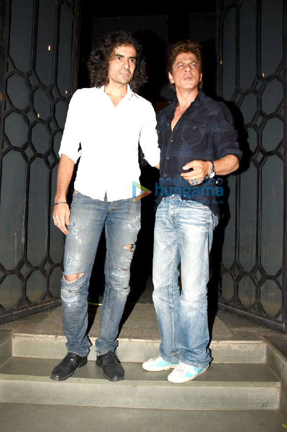 shah rukh khan and imtiaz ali snapped at the korner house 5
