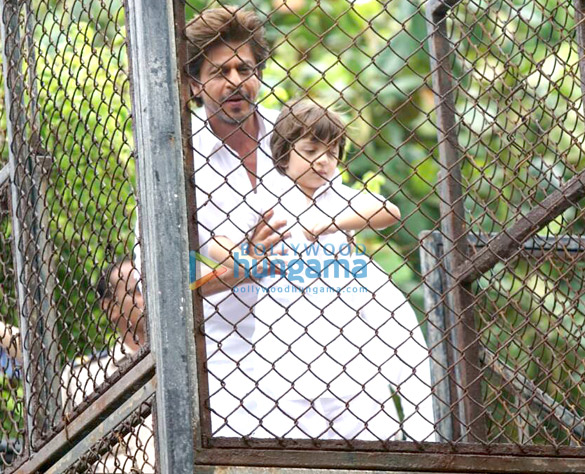 shah rukh khan and his abram khan snapped at their house mannat on eid today 4