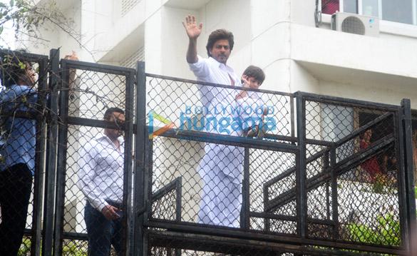 shah rukh khan and his abram khan snapped at their house mannat on eid today 6