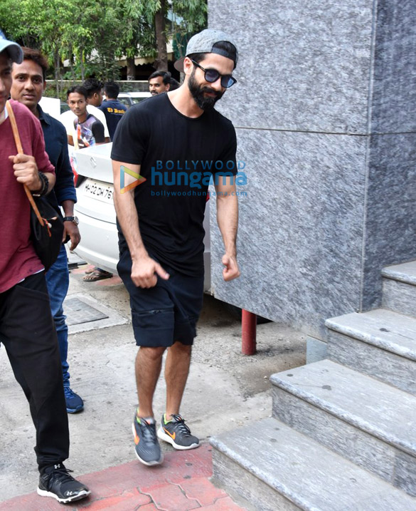 The hunky Shahid Kapoor snapped at his gym in Bandra The hunky Shahid Kapoor snapped at his gym in Bandra