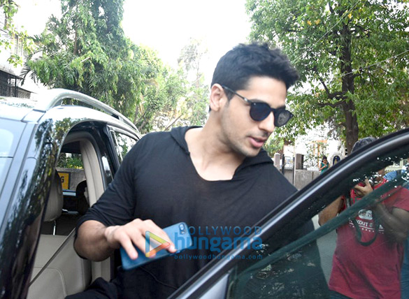 sidharth malhotra snapped post meeting in bandra 6