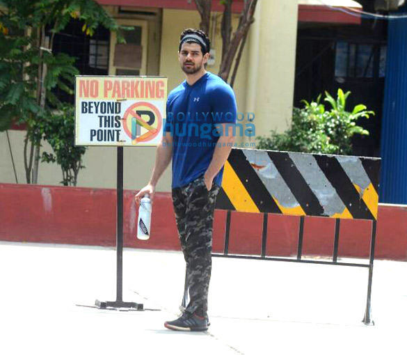 sohail khan sara ali khan rhea chakraborty and sooraj panscholi snapped at the gym 4