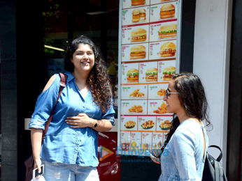 Sonam Kapoor, Anshula Kapoor and others snapped post lunch at Bastian