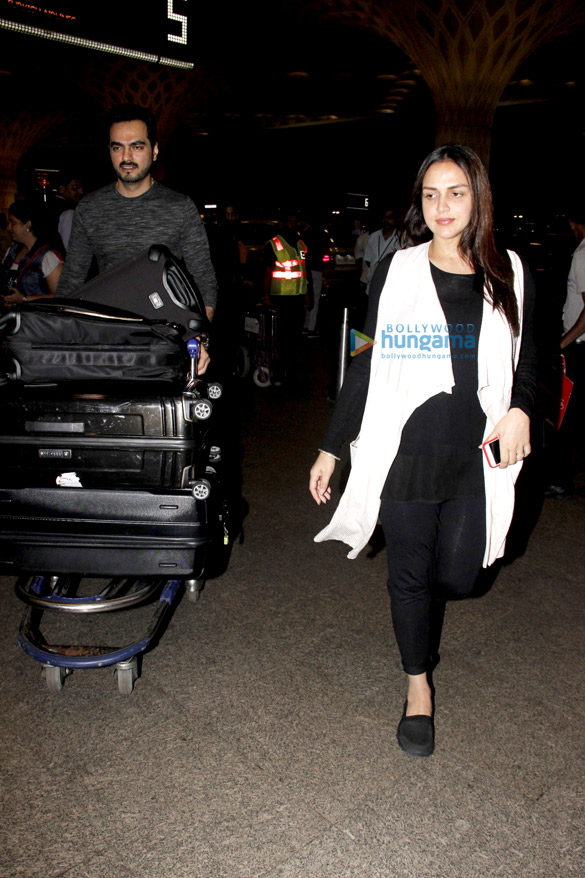the hunky shahid kapoor and his wife mira esha deol and her husband bharat snapped at the airport 1