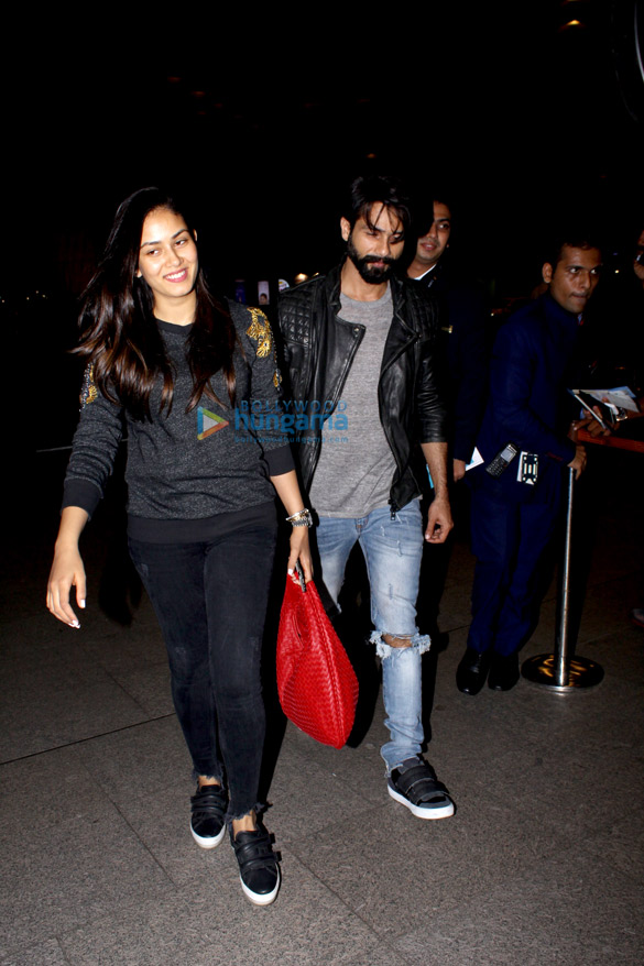 the hunky shahid kapoor and his wife mira esha deol and her husband bharat snapped at the airport 4