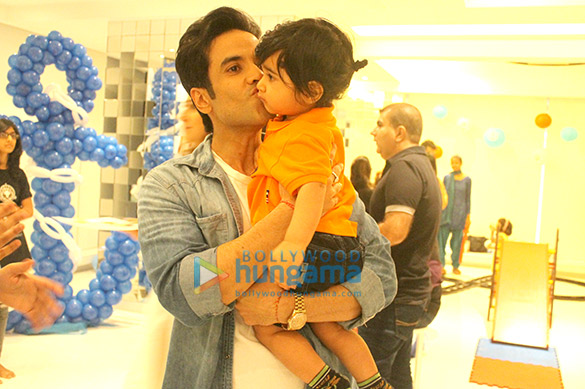 tusshar kapoor celebrates son laksshyas 1st birthday at his home in juhu 13