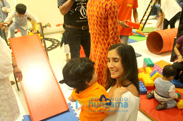 tusshar kapoor celebrates son laksshyas 1st birthday at his home in juhu 15