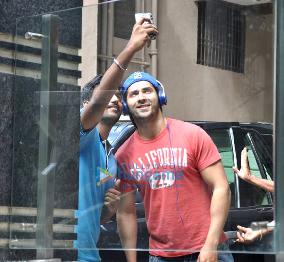 varun dhawan snapped at his office in juhu 4