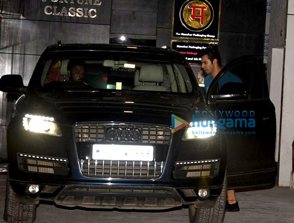 varun dhawan snapped post gym in bandra 2