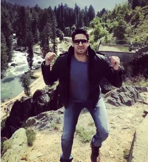 Watch Sidharth Malhotra does a Sunny Deol signature step on the sets of Aiyaary