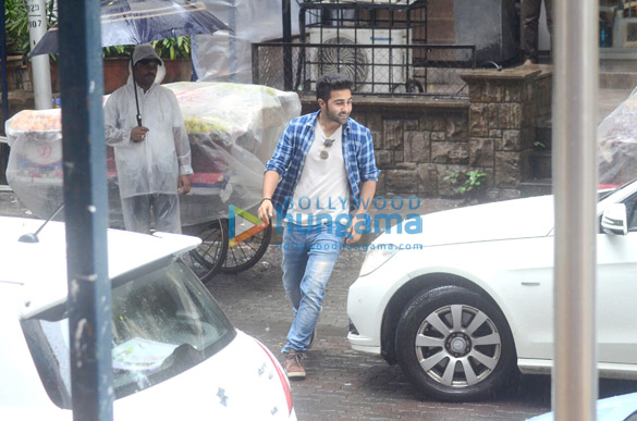 aadar jain and anya singh snapped at kitchen garden 4