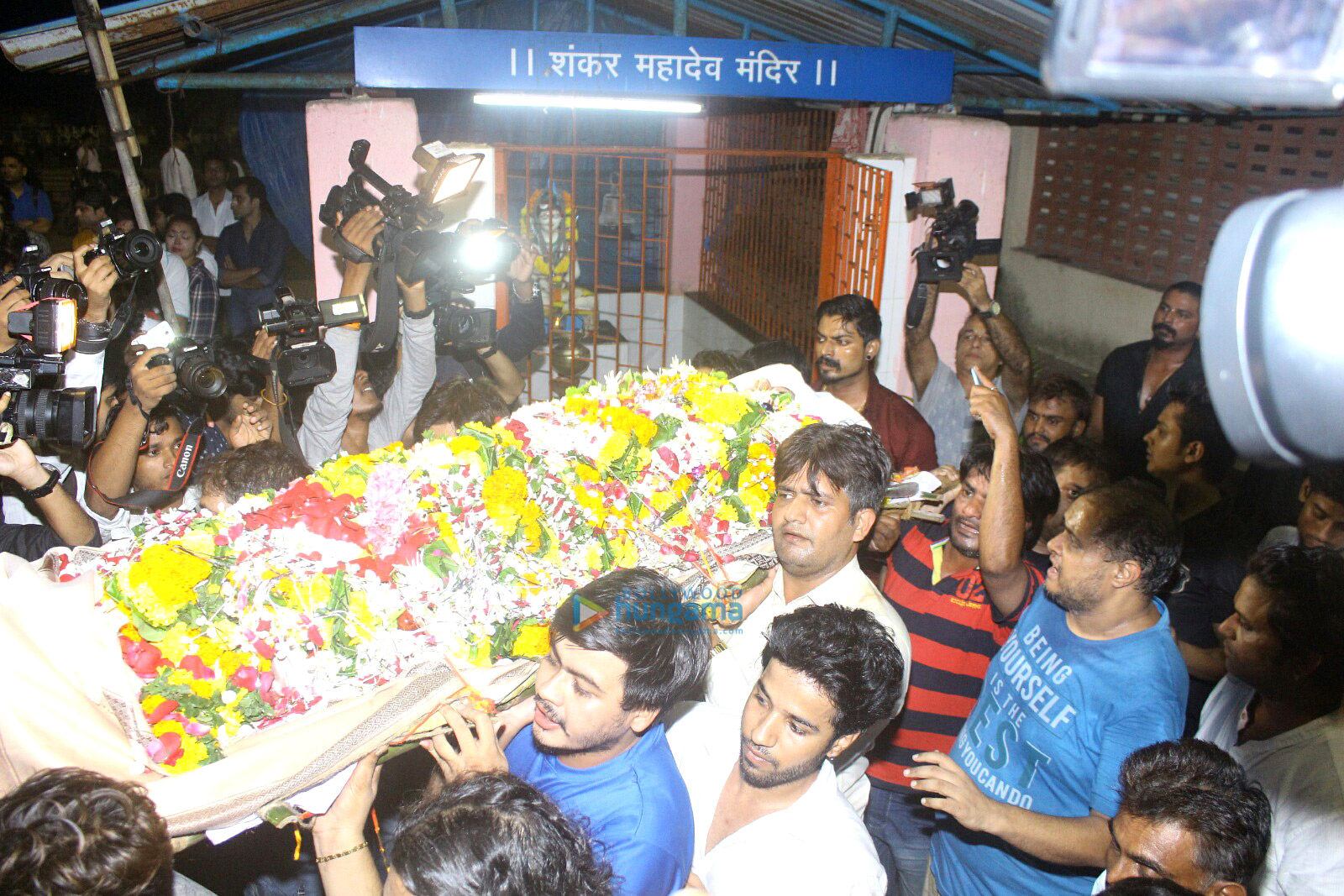 Actor Inder Kumar’s last rites Actor Inder Kumar’s last rites
