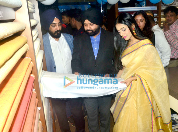 actress amrita rao launches linen club store in bhuvaneswar orissa 4